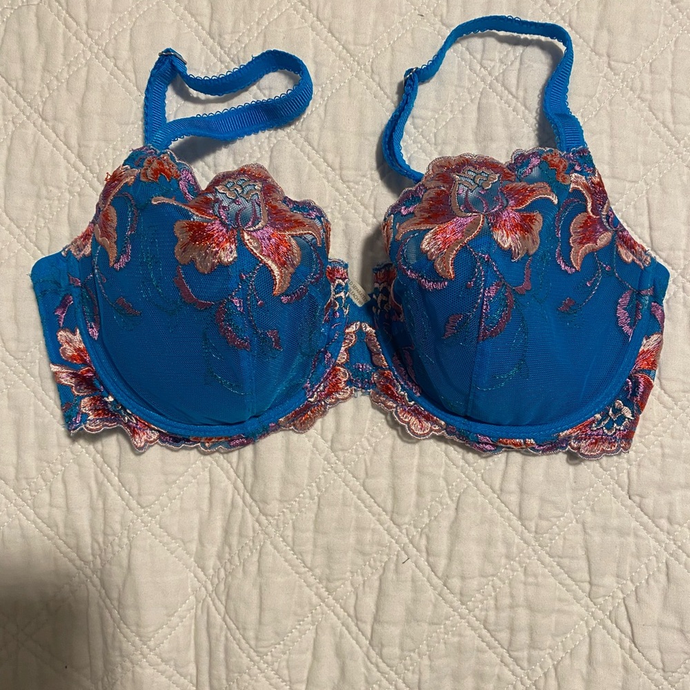 Soma sensuous embroidered blue lace bra